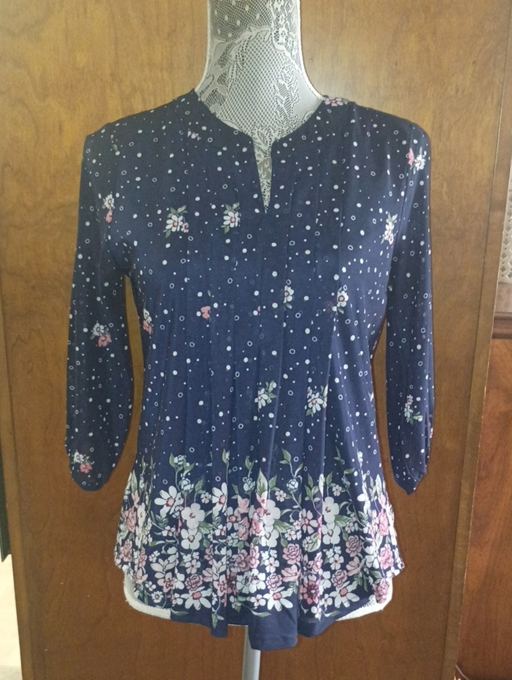 Siren Lily Navy Floral Print Pleated Top Sheer 3/4 sleeve Med Like New
